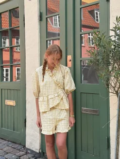 Aulina Shorts AV6071