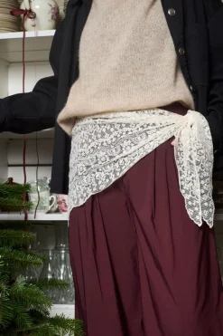 Bcfarianna Triangle Lace Scarf 3650