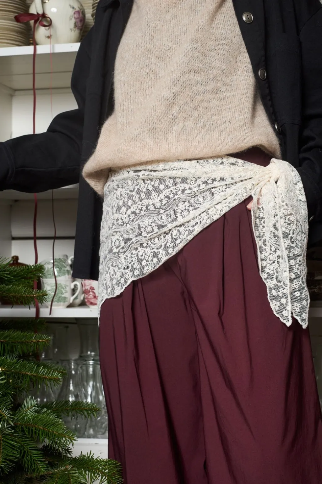 Bcfarianna Triangle Lace Scarf 3650