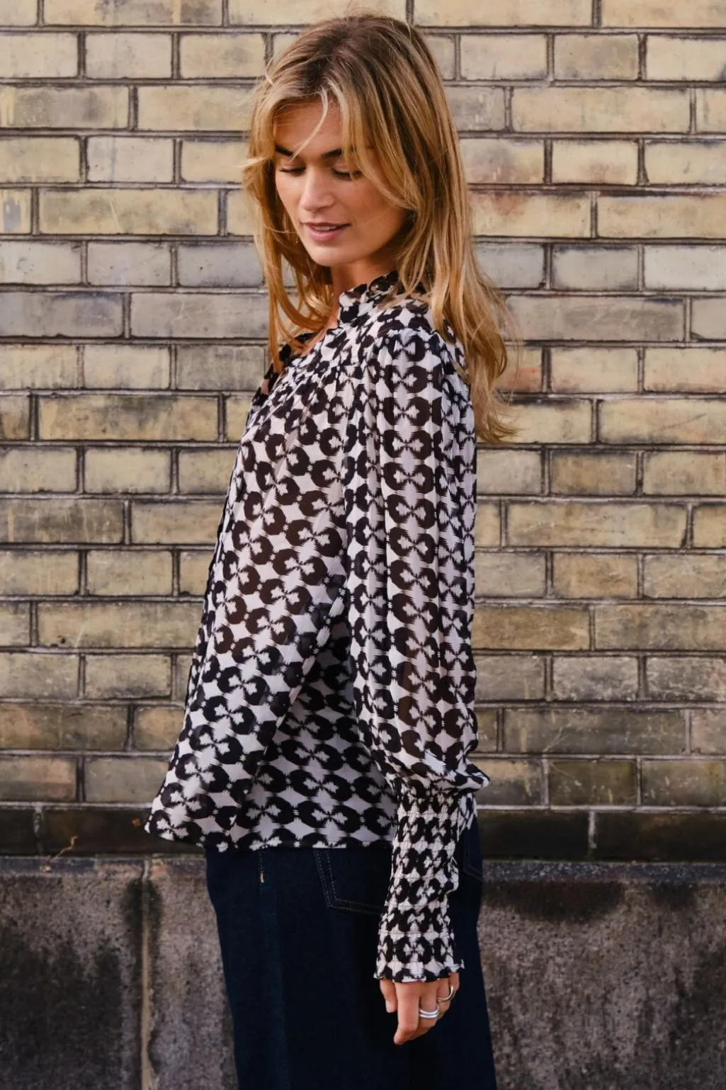 Camisa Graphic Print Blouse