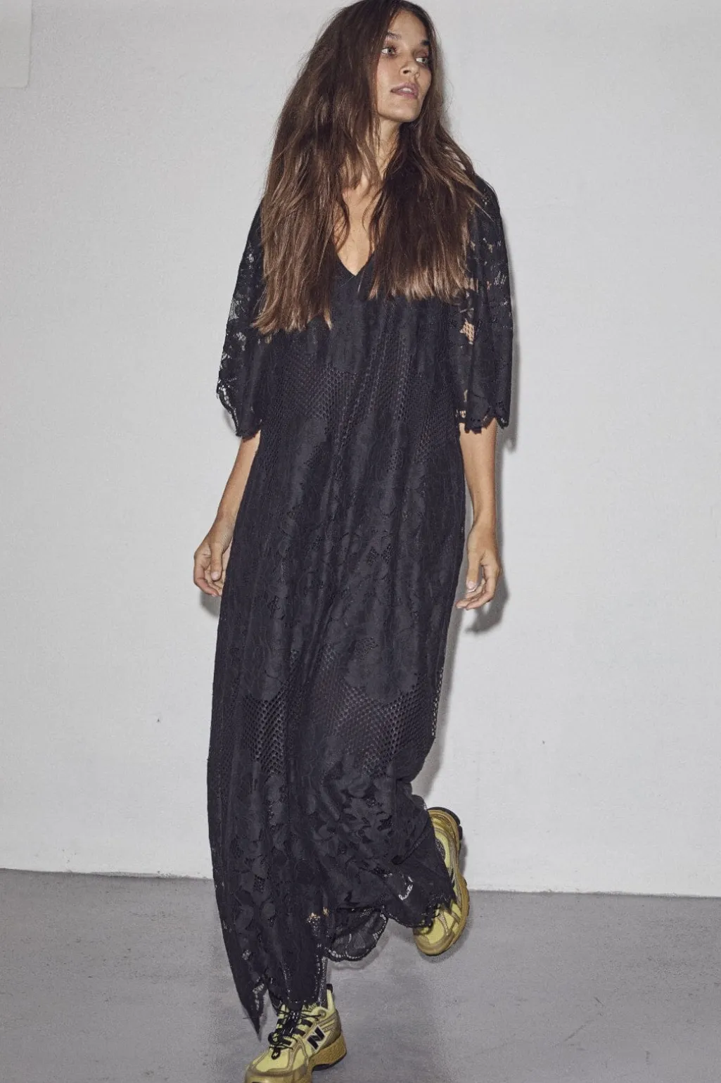 Curvey Lace Hem Dress HL10009