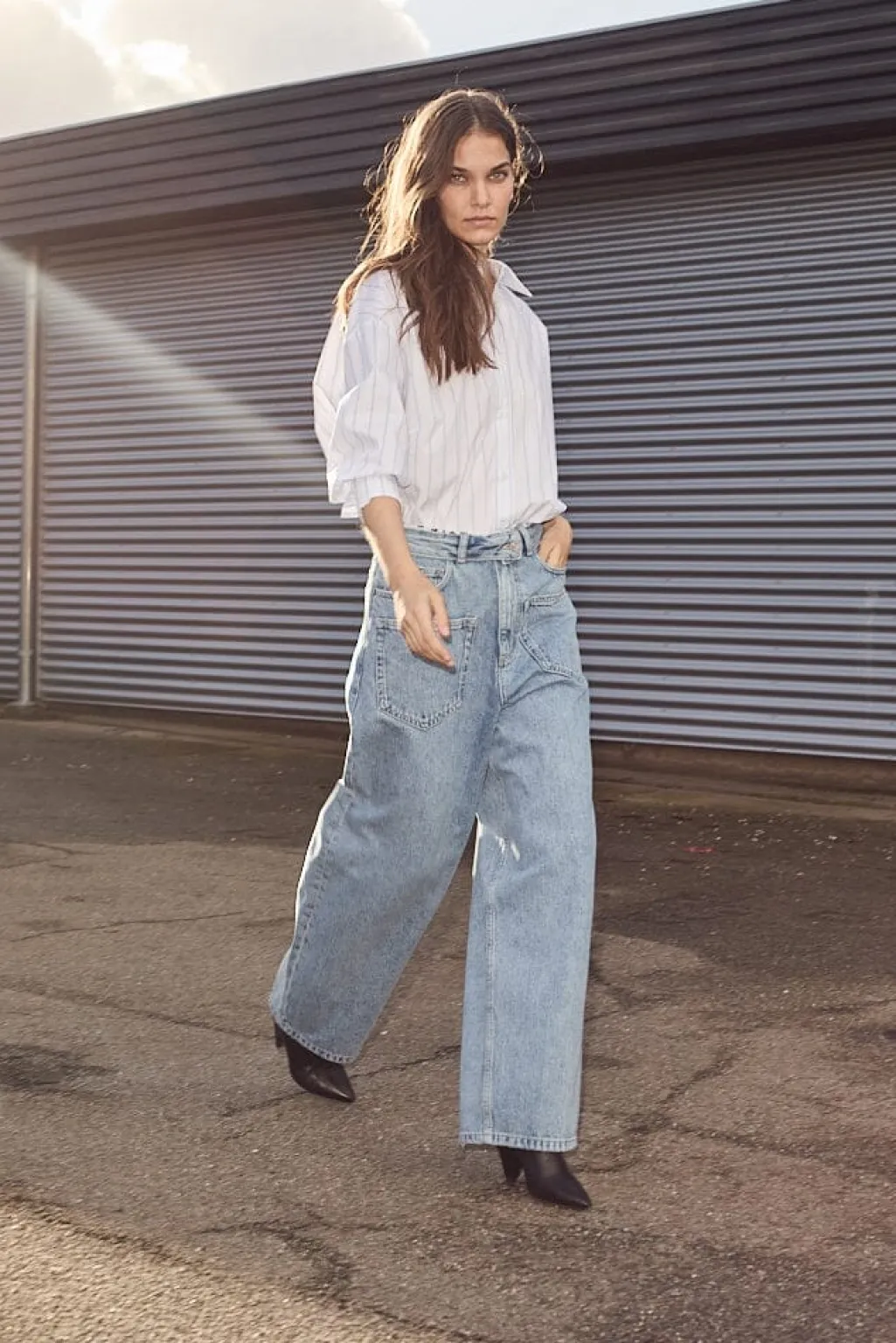 Fine Line Twist Bow Shirt HL10210