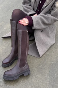 Follow Me And More CS8143