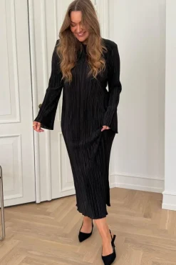 Kellyic Long Plissé Dress A23287