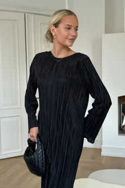 Kellyic Long Plissé Dress A23287