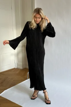 Kellyic Long Plissé Dress A23287