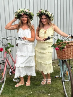 Laura And Charlott 152219B