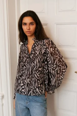 Leia Abstract Leo Blouse 164591