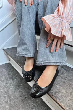 Like Moving Patent Toe