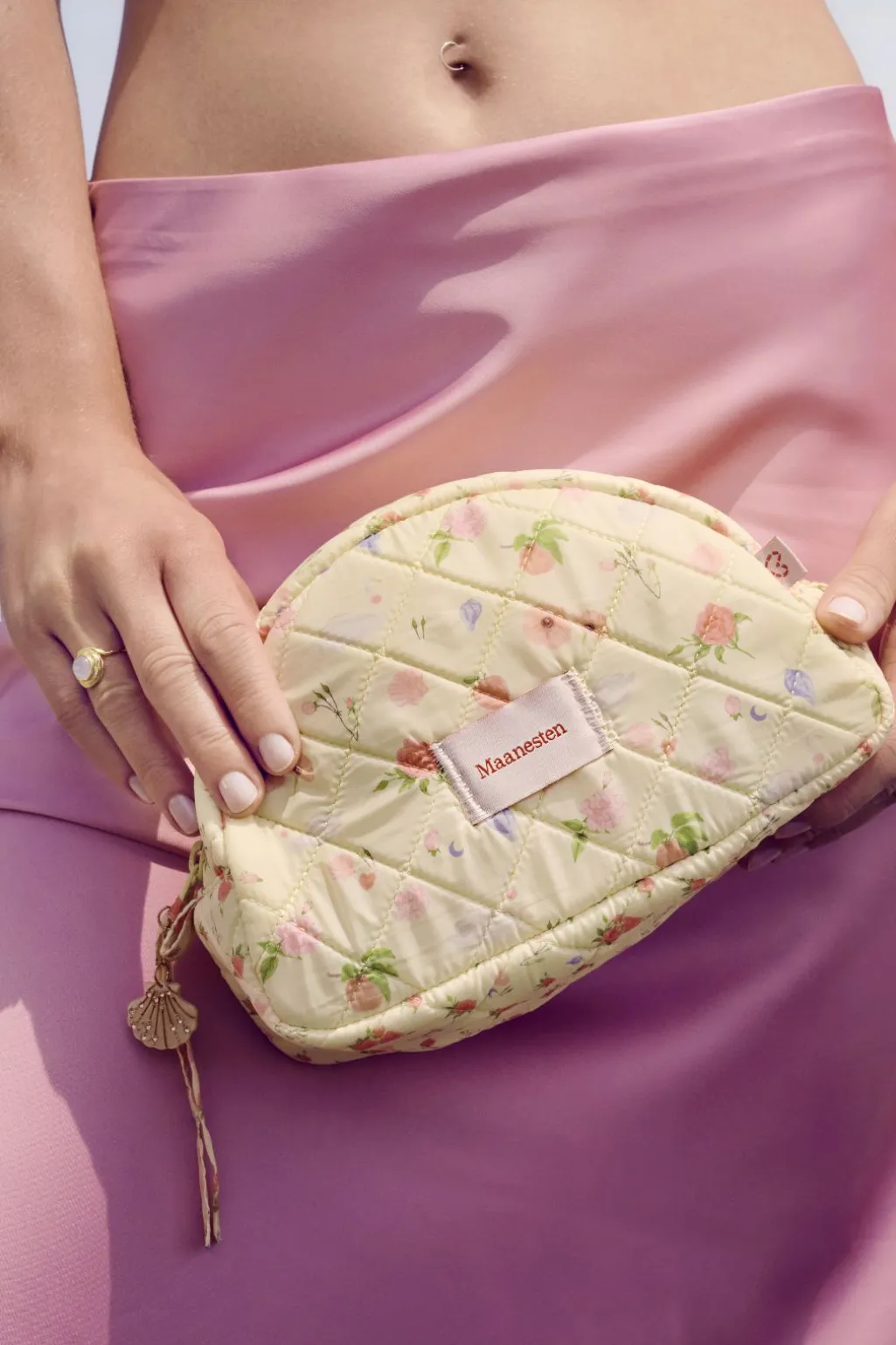 Makeup Bag Medium Roses And Shells