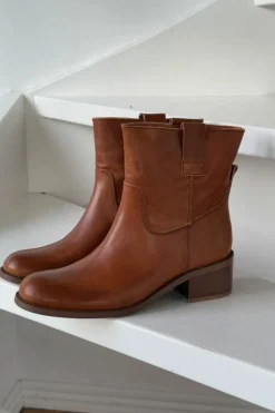 Martina Low PBboot10006