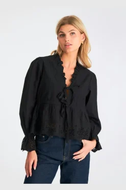 Matsi Embroidery Blouse