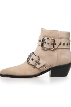 Move For More Suede CS8464