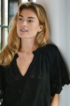 Odet Embroidery Blouse 165172