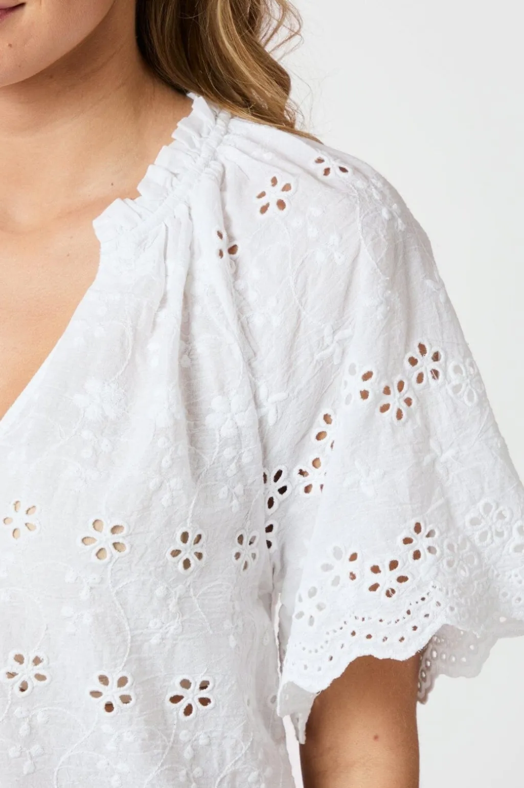 Odet Embroidery Blouse 165172