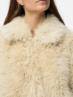 Pcjilla Short Fluffy Jacket
