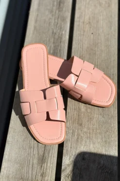 Samira Sandal