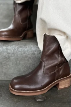 Say More /Tan CS8646