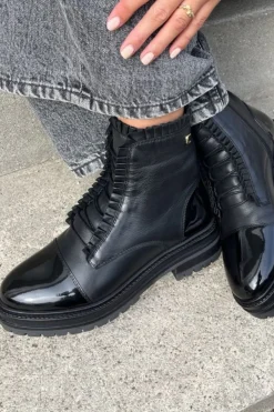 The Pretty Collection