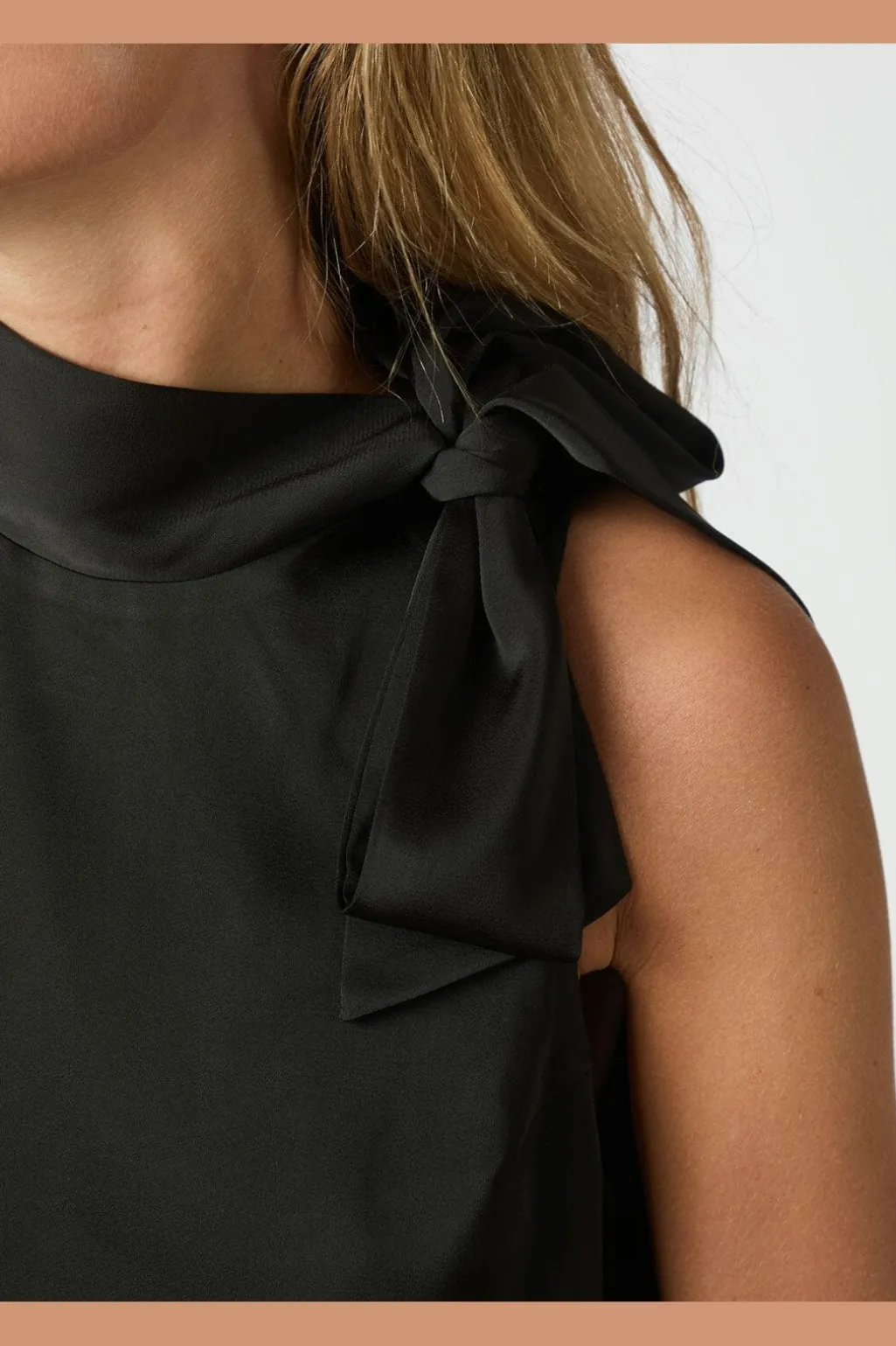 Veda Drapy Satin Top 166605