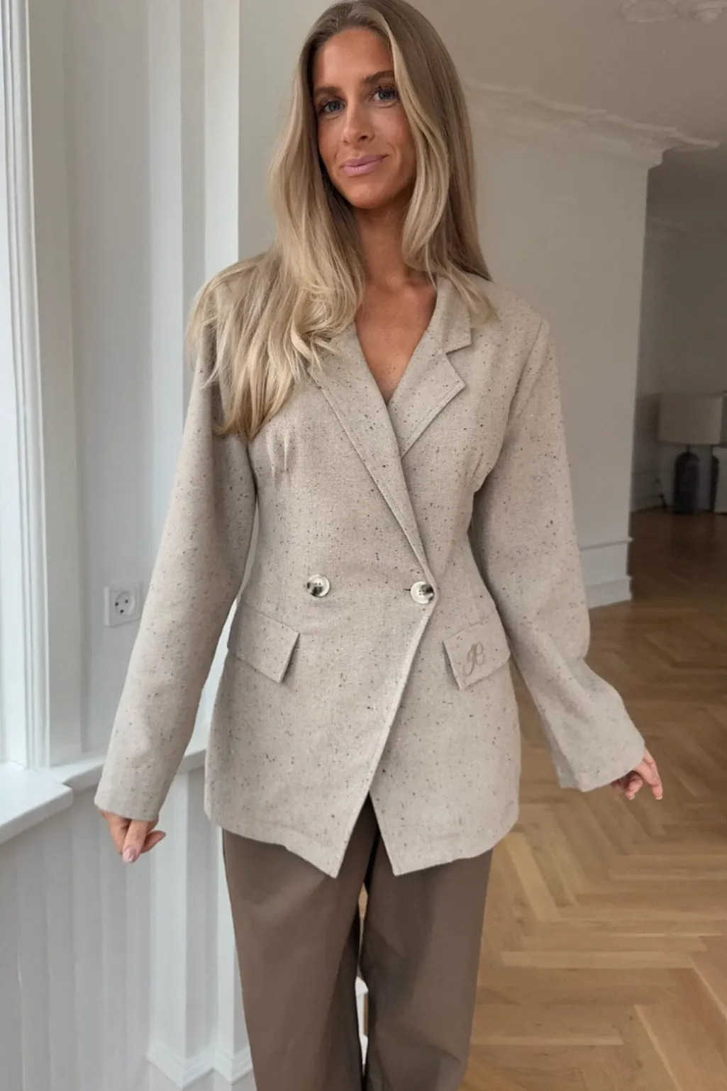 Veraic Fitted Blazer A23749