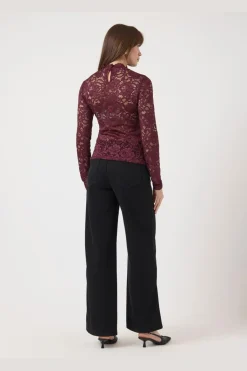 Yaslacey Ls Lace Top