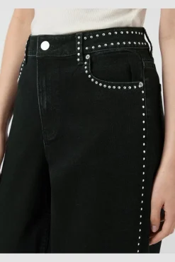Yasnoelle Studded Jeans